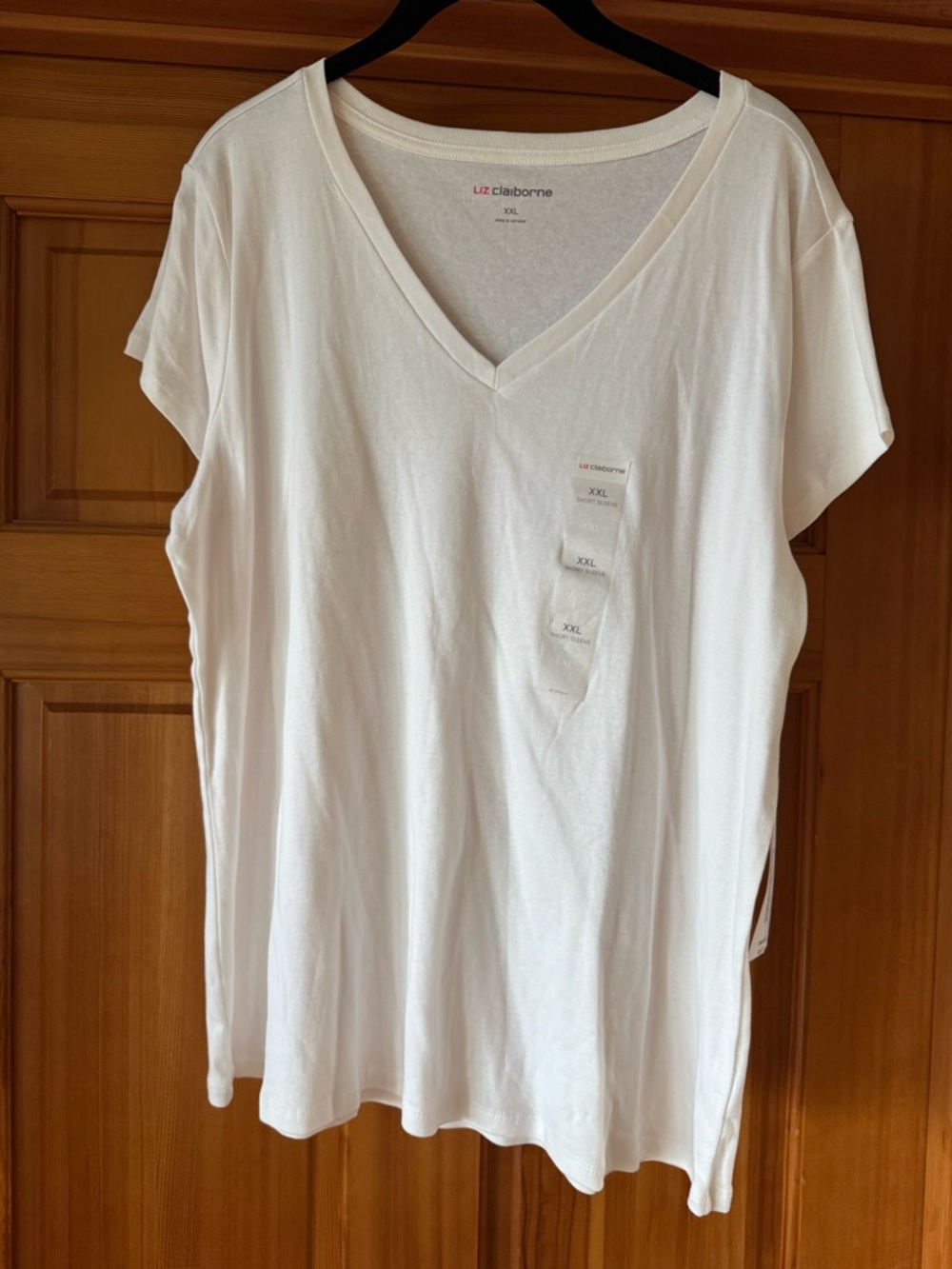 Liz Claiborne Cream V-Neck Short Sleeve Top